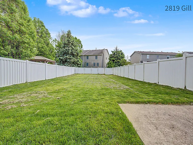 2819 Gill St — Photo 12