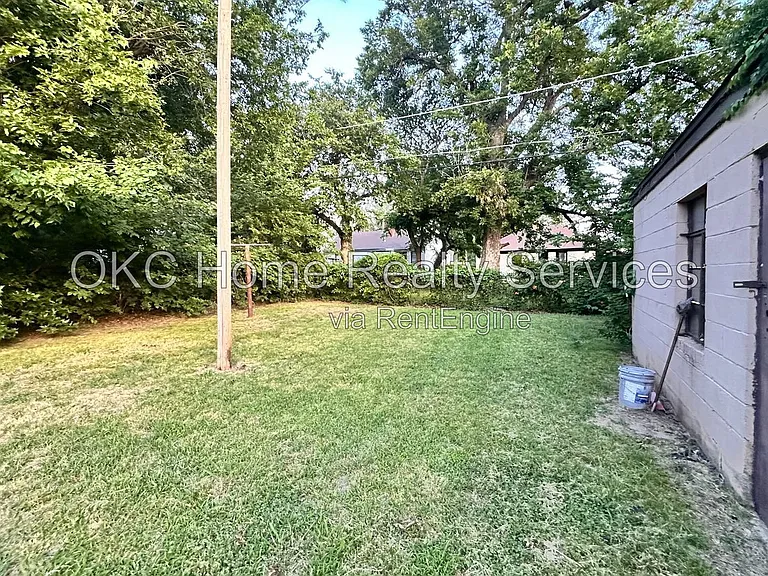 2048 NE 18th St — Photo 11