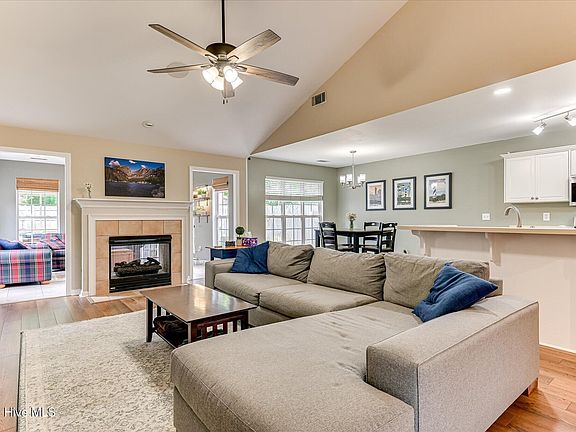 4th image of 702 Bradford Lane