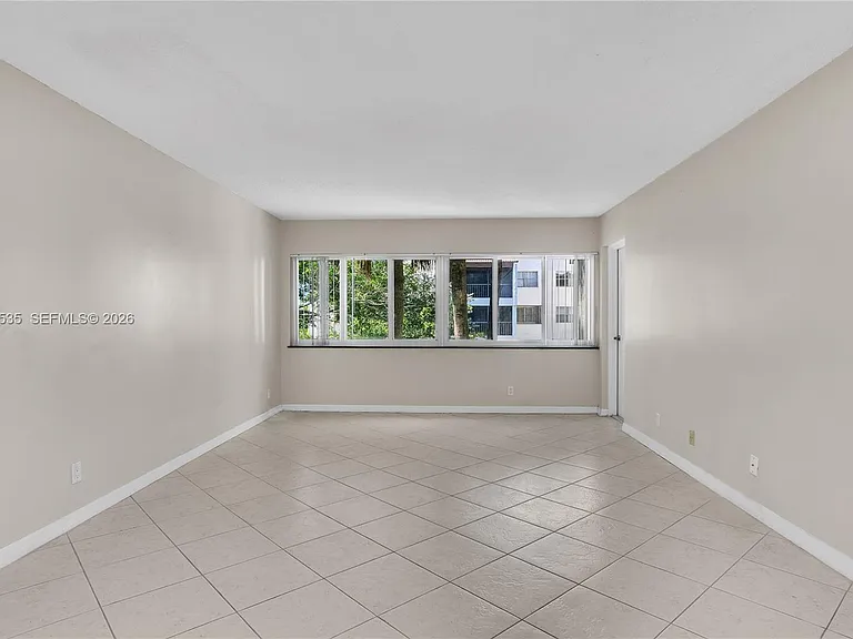 100 Lakeview Dr #201 — Photo 6