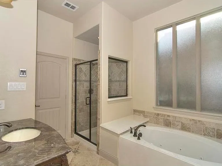 824 Lake Meadow Ln — Photo 8