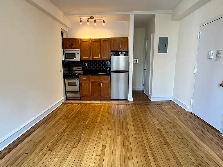 350 W 55th St #6M — Photo 2
