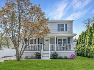 64 Woodside Ave, Fairfield, CT 06824