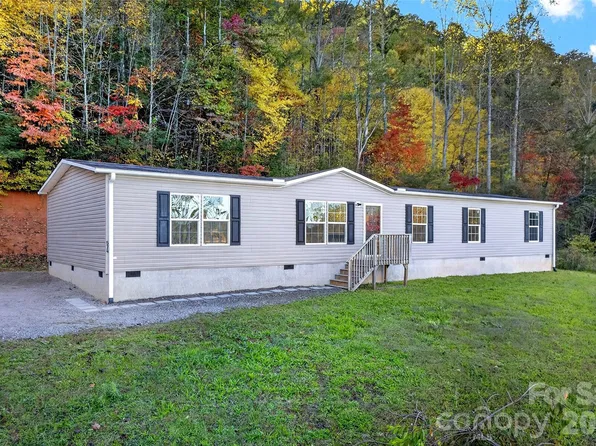 574 Hodges Creek Dr, Old Fort, NC 28762