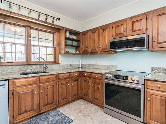 5th image of 72 Randall Rd