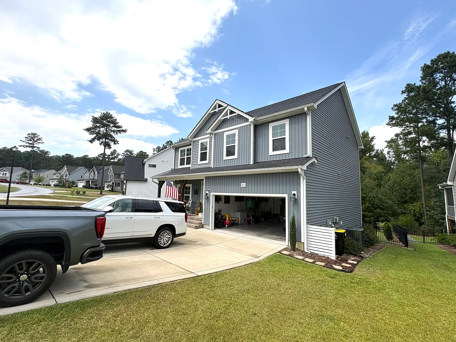 4 bed, 2.5 bath, 2305 sqft, $2,500 — Photo 4