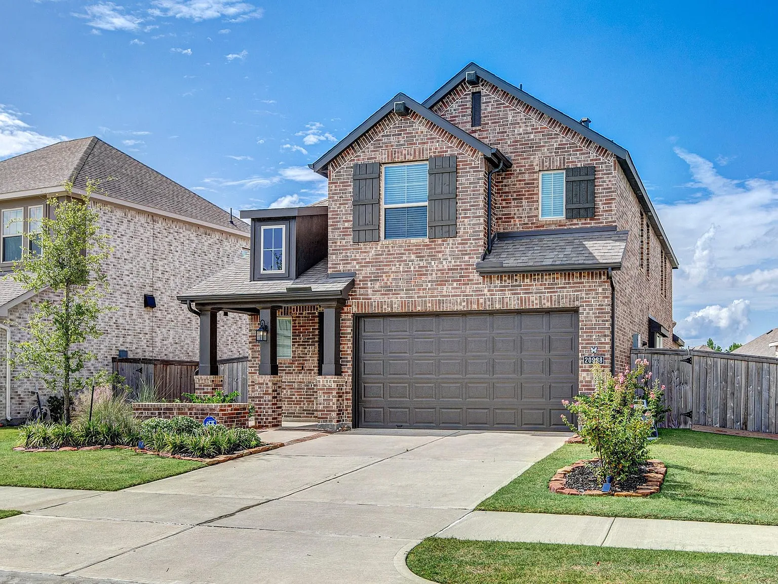 4 bed, 3.5 bath, 2396 sqft, $3,000 — Photo 2