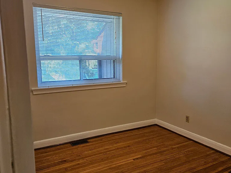 388 Fernleigh Cir S — Photo 6