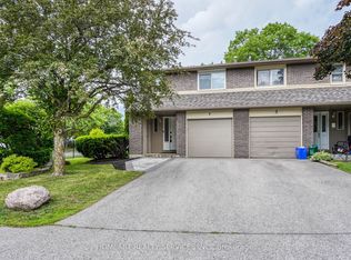 2 Camelot Way, Markham, ON L3P 3W1