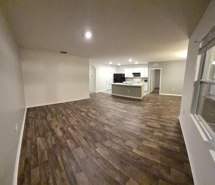 3 bed, 2.0 bath, 1697 sqft, $2,300 — Photo 3