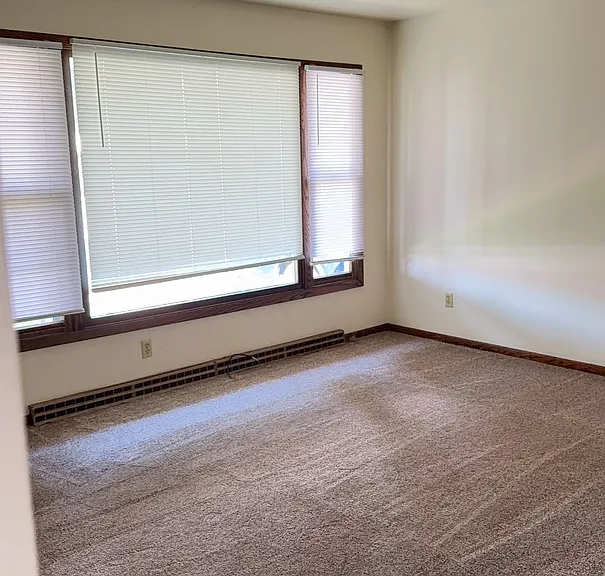527 E Lexington Blvd — Photo 3