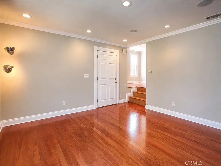 7021 Geyser Ave — Photo 6