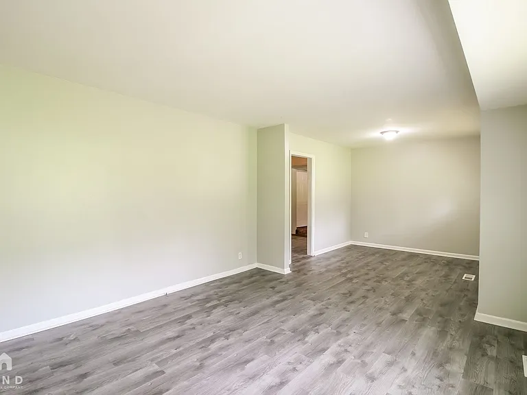 6220 Leslie Dr — Photo 8