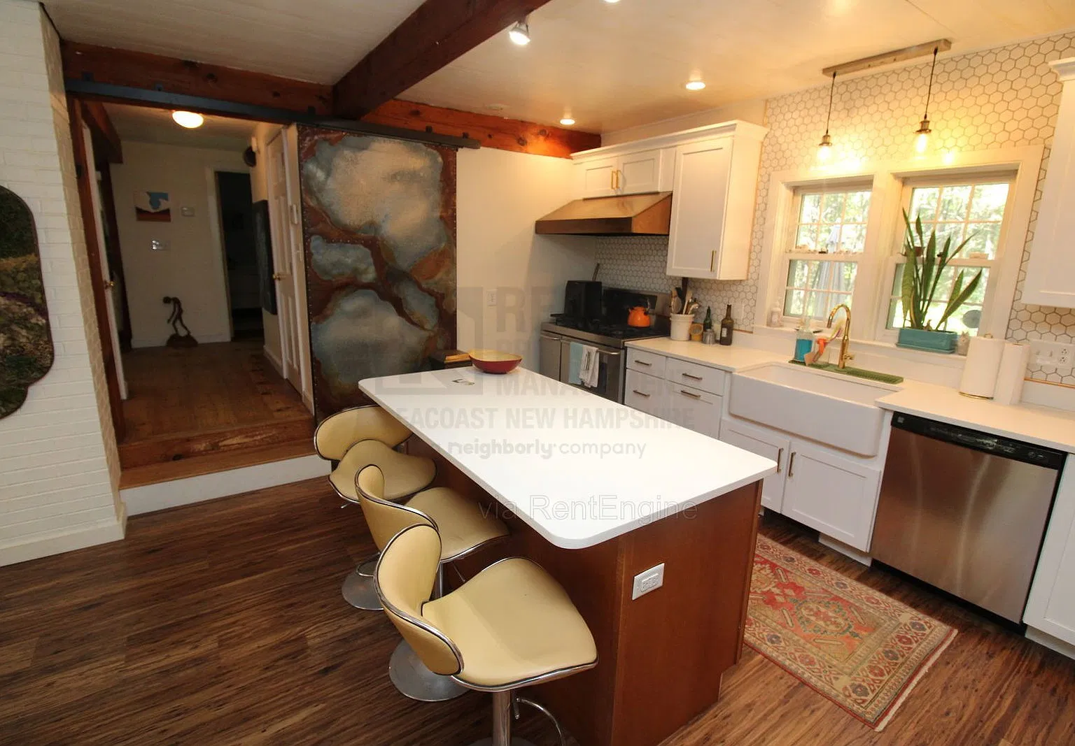 3 bed, 2.0 bath, 2800 sqft, $3,000 — Photo 3