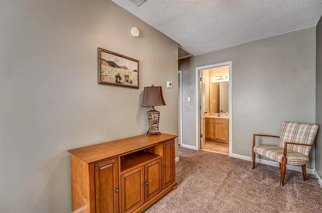 3 bed, 2.5 bath, 1850 sqft, $1,695 — Photo 4