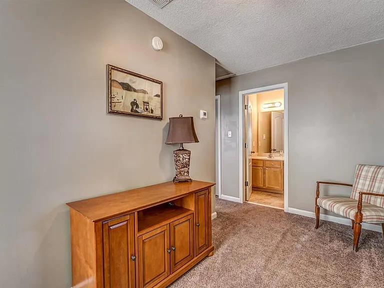 10222 Sterling Ridge Dr — Photo 4