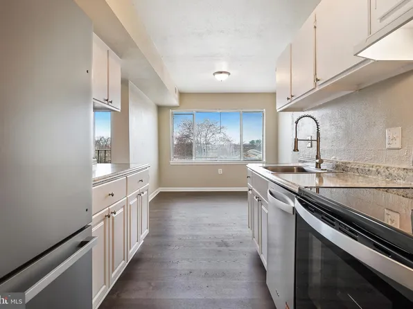 454 Girard St APT 303, Gaithersburg, MD 20877