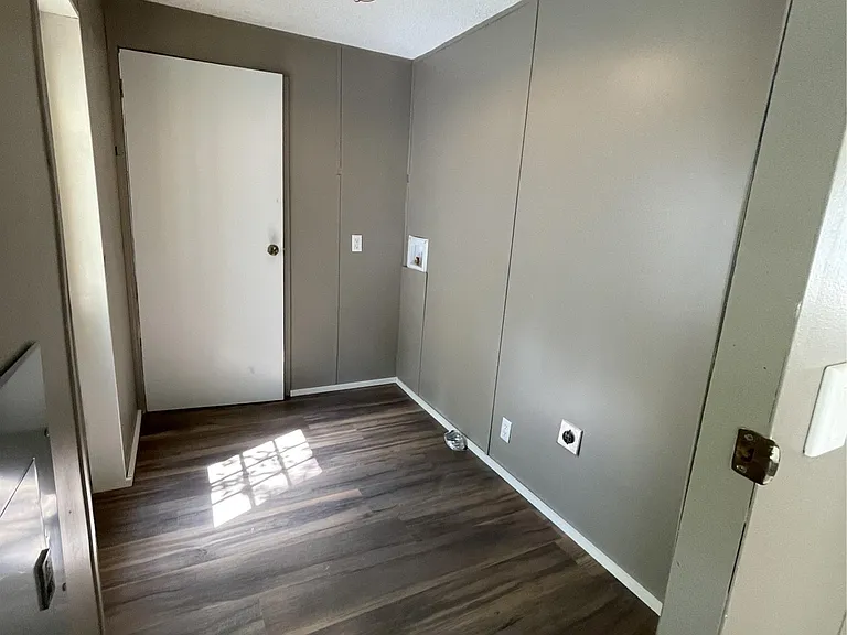 29 Illini East St — Photo 10