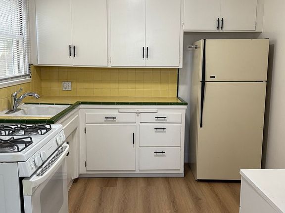 5th image of 3036 E 2nd St APT 1