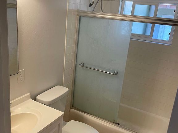 3rd image of 649 S 9th St APT 9