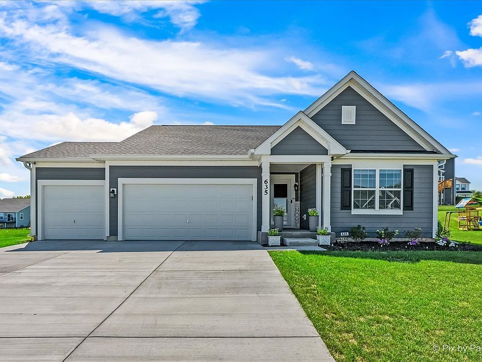 1st image of 635 Cloverleaf Dr
