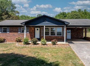 1109 Windsong Cir, Hudson, NC 28638