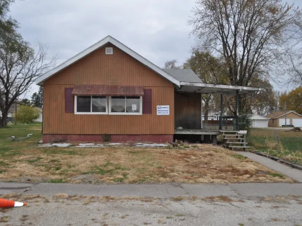 116 6th St, Carbon Cliff, IL 61239