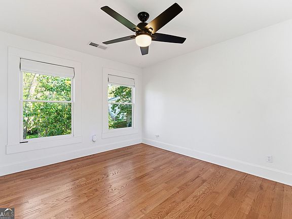 5th image of 216 Leyden St