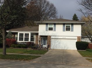 1820 E Sherwood Rd, Arlington Heights, IL 60004