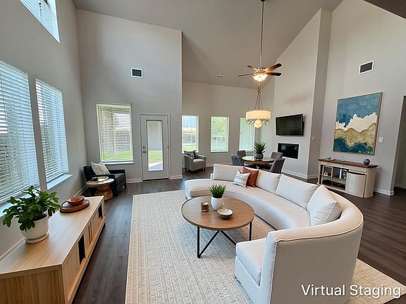 5th image of 2217 Tacoma Way