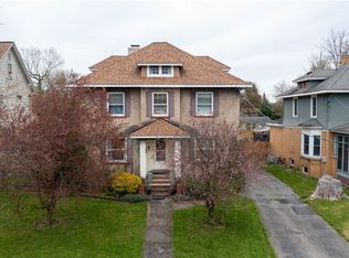 33 Jackson St, Lyons, NY 14489
