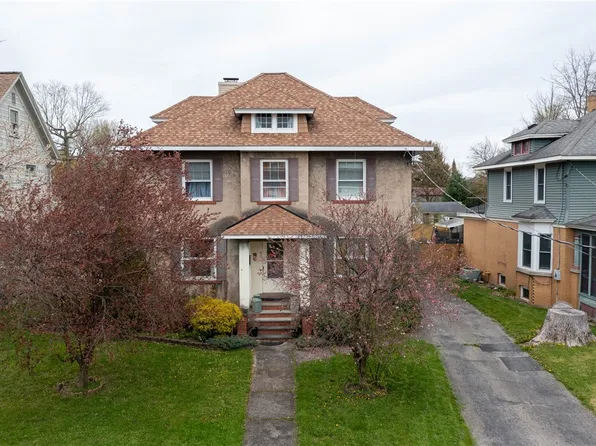 33 Jackson St, Lyons, NY 14489