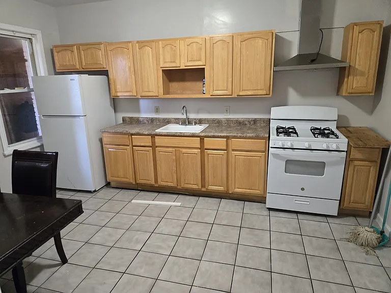 325-329 Grand St #2L — Photo 4