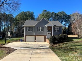 5247 Whitewater Dr, Hickory, NC 28601