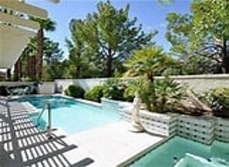 SPARKLING POOL AND SPA