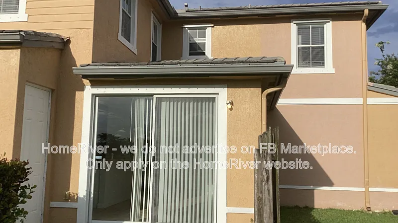 3 bed, 3.0 bath, 1365 sqft, $1,950 — Photo 2