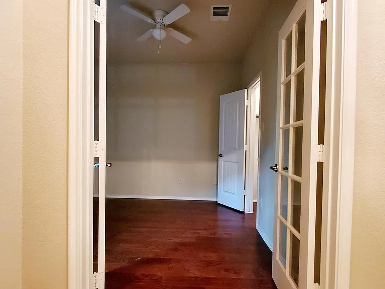 1925 Carol Ln — Photo 16