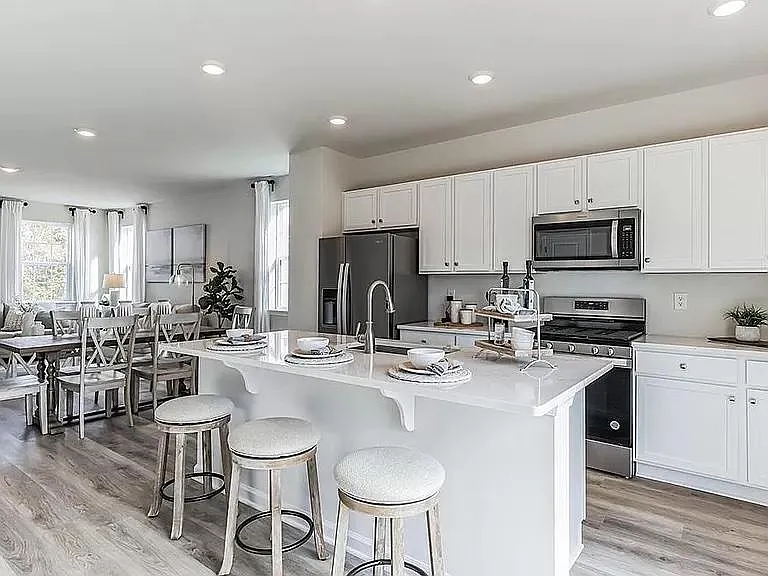 204 Macoun Way — Photo 1