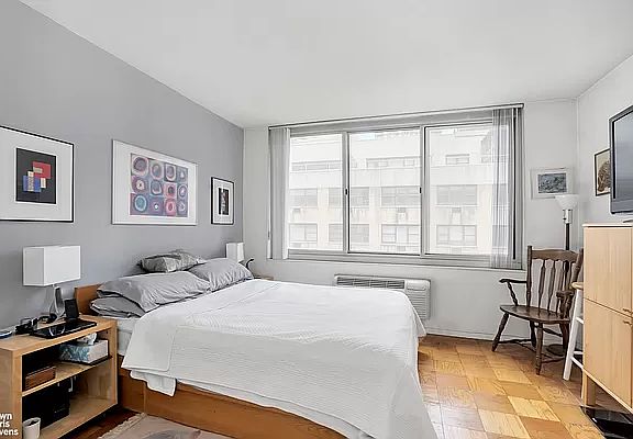 3rd image of 333 E 45th St APT 10E