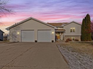 507 Oakridge Pl, Medford, MN 55049