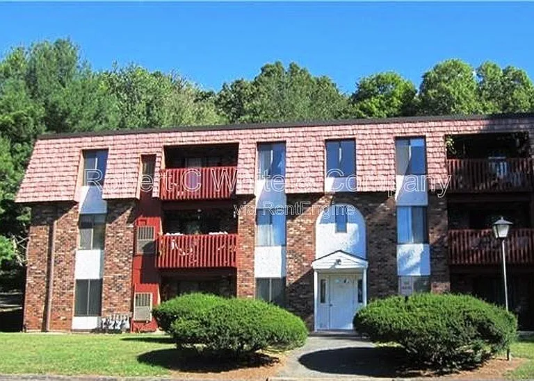 95 Woodsedge Dr #3C — Photo 1
