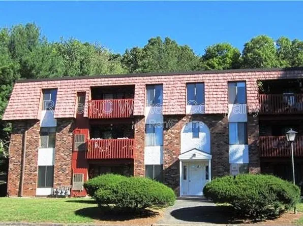 95 Woodsedge Dr APT 3C, Newington, CT 06111