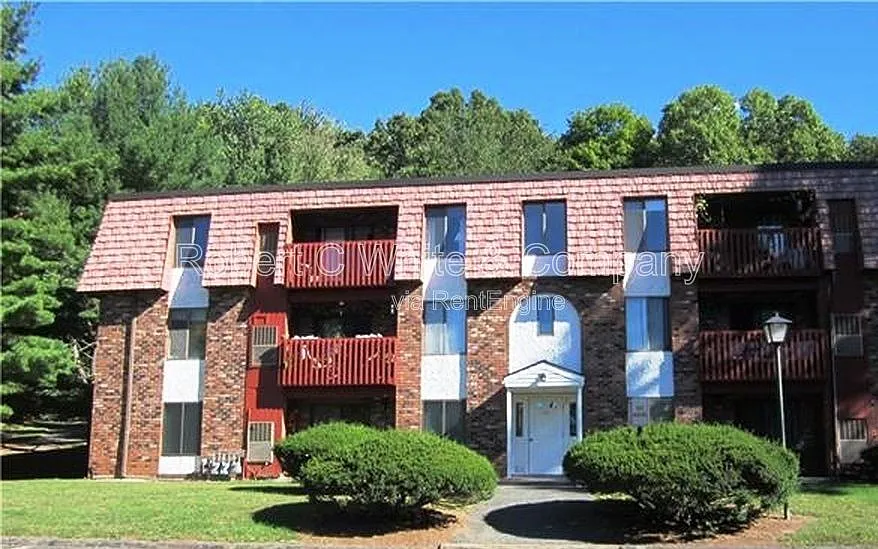 Photo 1 of 11 - 95 Woodsedge Dr #3C - Newington, CT Primary Photo - 95 Woodsedge Dr #3C