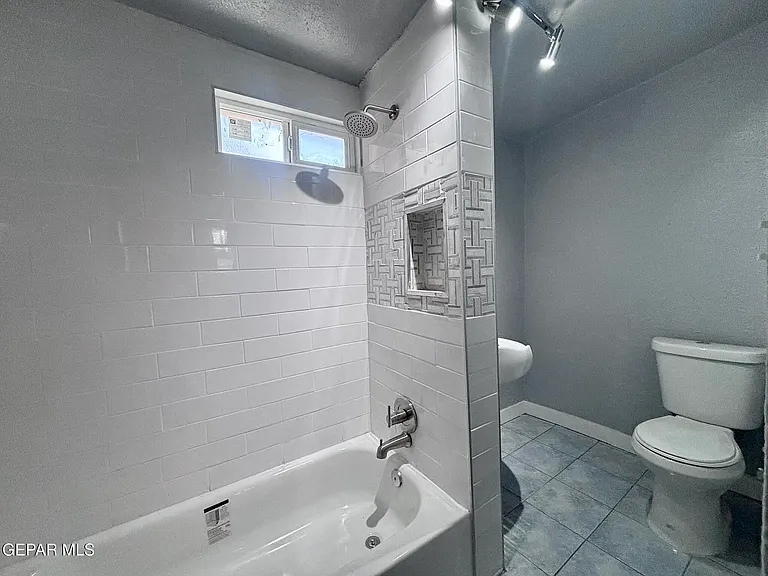 215 W Rio Grande Ave — Photo 11