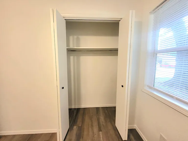 3222 W Roxbury St — Photo 9
