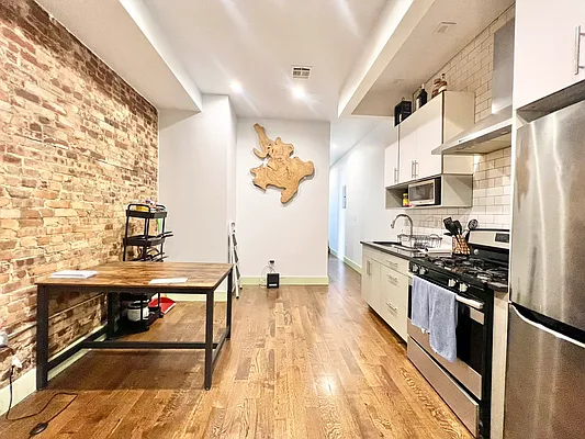 Rented by Pear NYC LLC | media 14