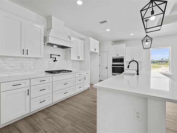 3rd image of 1050 SW 67th Way