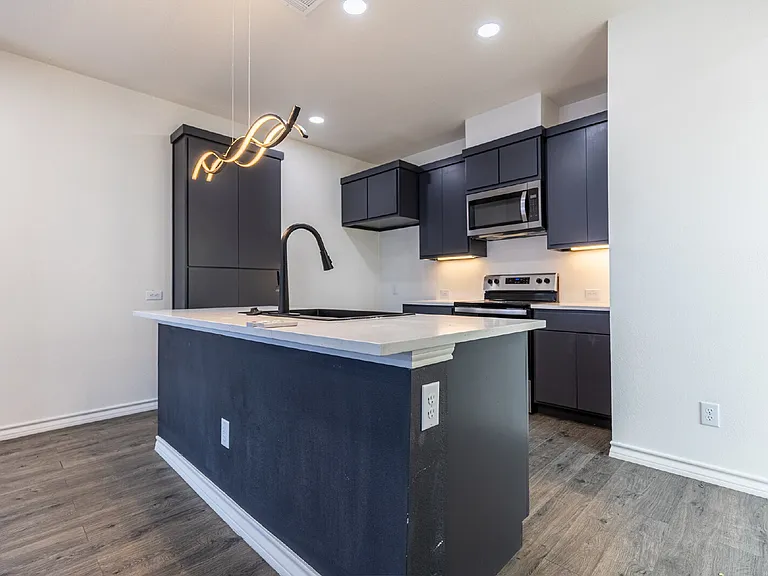 118 Shenandoah St #202 — Photo 10