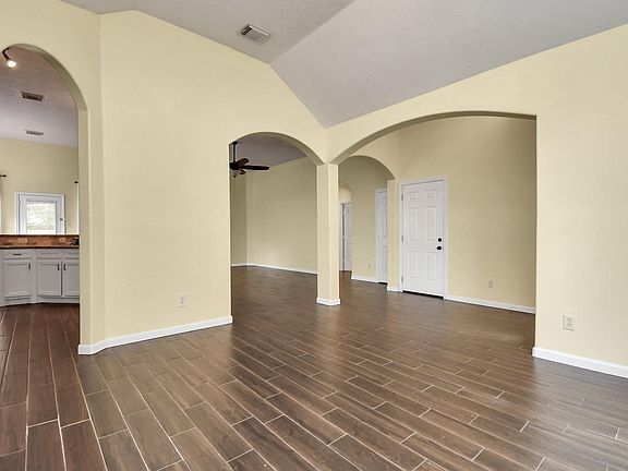 4th image of 25403 Elm Green St