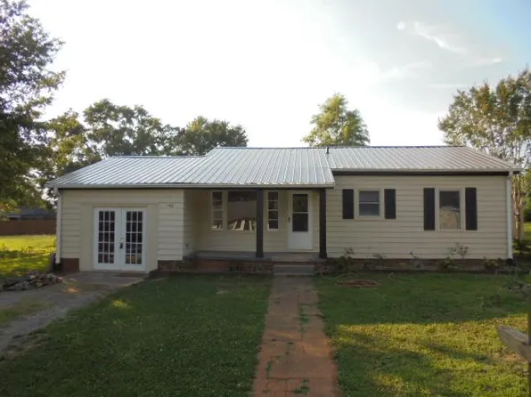 146 Oakridge Dr, Forest City, NC 28043